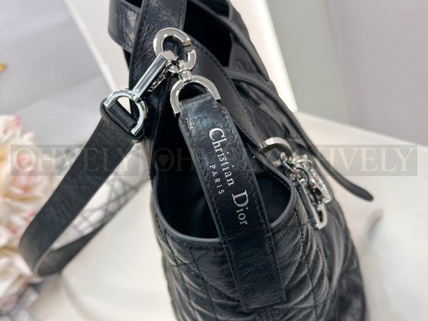 디올 매크로까나쥬 크링클 버티컬 뚜주흐백 스몰