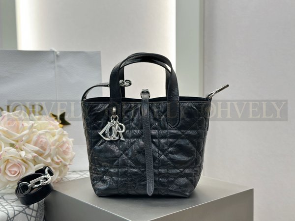 디올 매크로까나쥬 크링클 버티컬 뚜주흐백 스몰