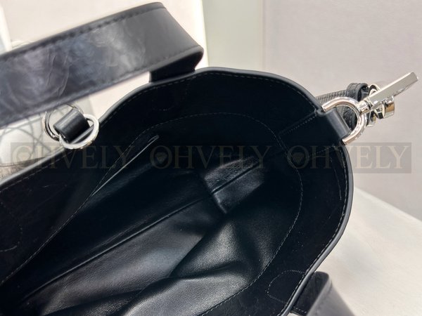 디올 매크로까나쥬 크링클 버티컬 뚜주흐백 스몰