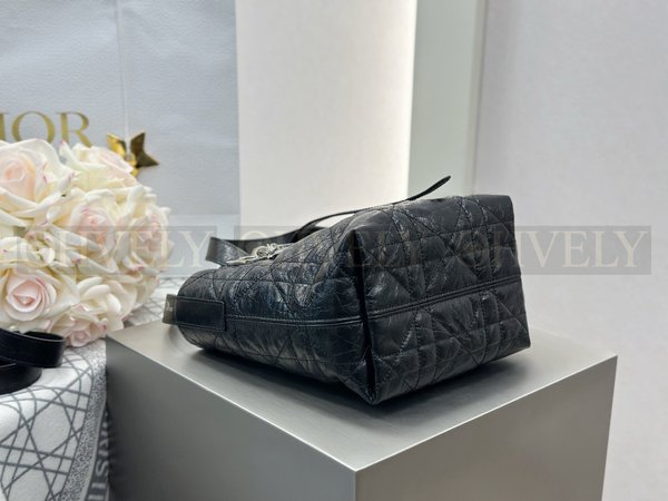 디올 매크로까나쥬 크링클 버티컬 뚜주흐백 스몰