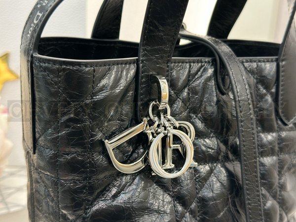 디올 매크로까나쥬 크링클 버티컬 뚜주흐백 스몰