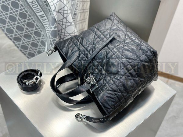 디올 매크로까나쥬 크링클 버티컬 뚜주흐백 미디움