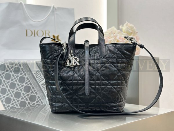 디올 매크로까나쥬 크링클 버티컬 뚜주흐백 미디움