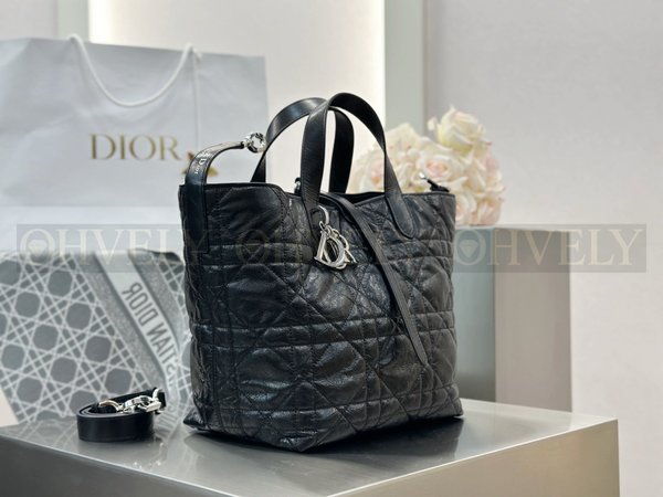 디올 매크로까나쥬 크링클 버티컬 뚜주흐백 미디움