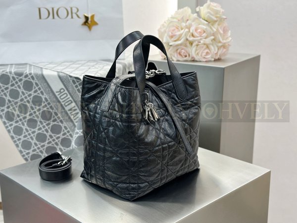 디올 매크로까나쥬 크링클 버티컬 뚜주흐백 미디움