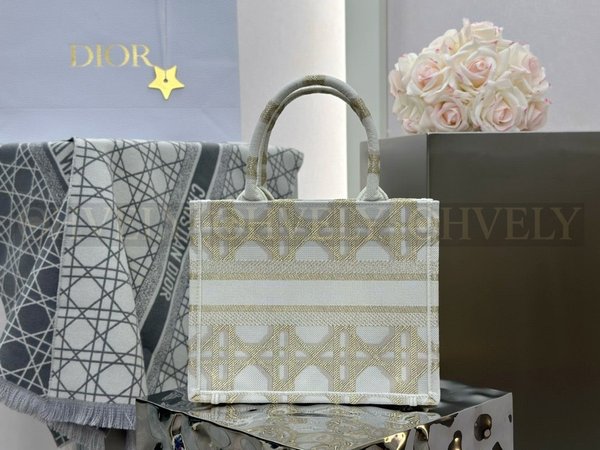 디올 매크로까나쥬 자수 화이트 골드 북 토트백 스몰