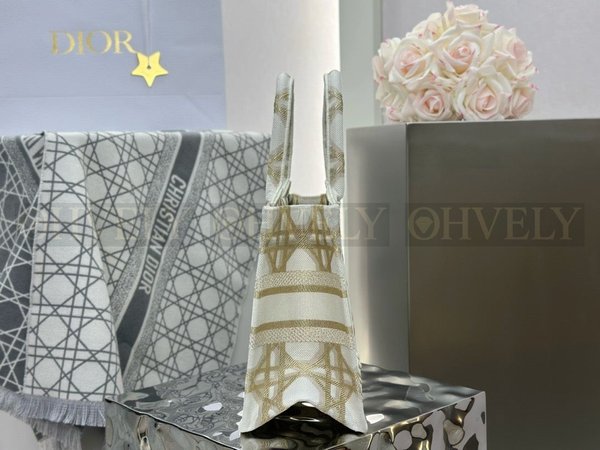 디올 매크로까나쥬 자수 화이트 골드 북 토트백 스몰