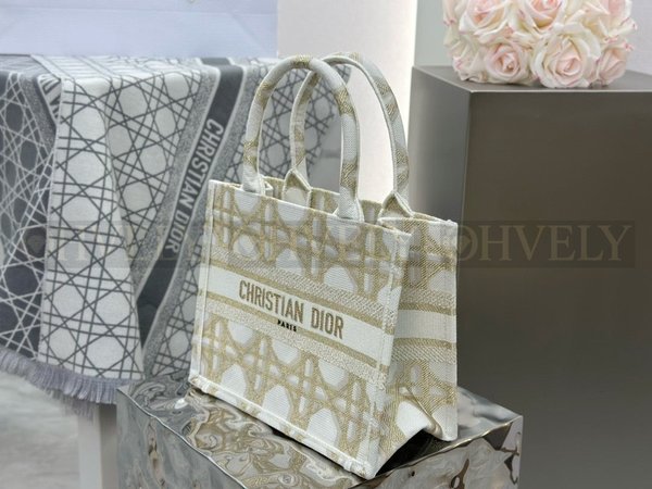 디올 매크로까나쥬 자수 화이트 골드 북 토트백 스몰