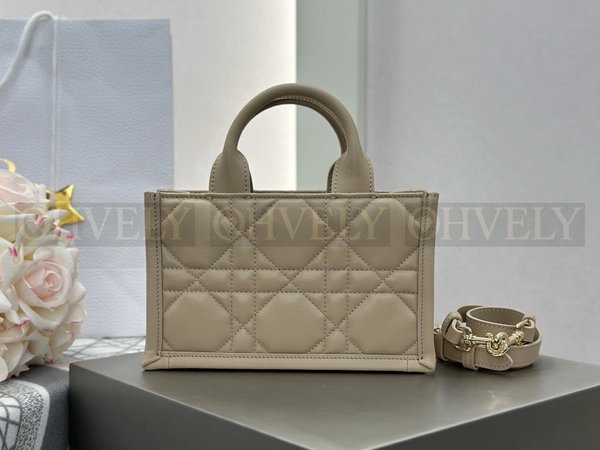 디올 매크로까나쥬 북 토트백 미니