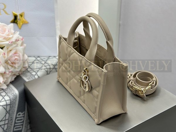 디올 매크로까나쥬 북 토트백 미니