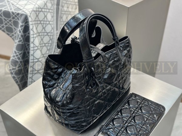 디올 매크로까나쥬 뚜주흐백 미디움