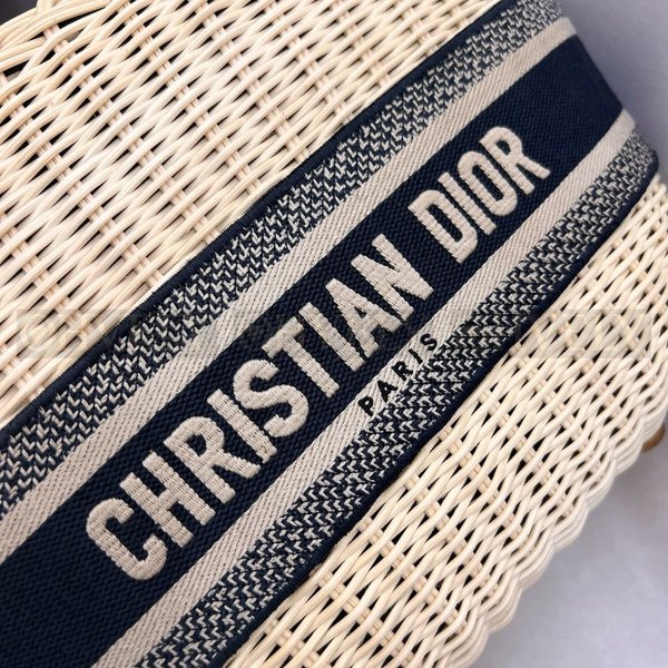 디올 라탄 오블리크 바스켓 백