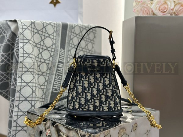 디올 C'est 오블리크 버킷백 스몰