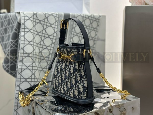 디올 C'est 오블리크 버킷백 스몰