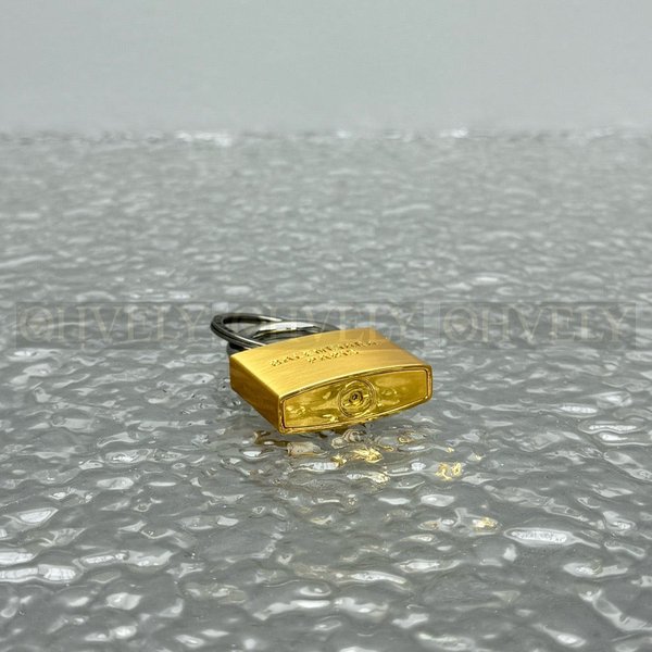 발렌시아가 골드 락 키링