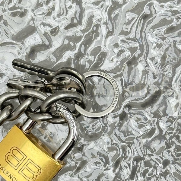 발렌시아가 락 키체인 브레이슬릿