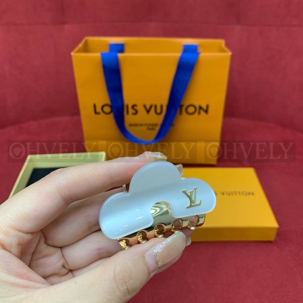 루이비통 헤어 클립 백 참 3