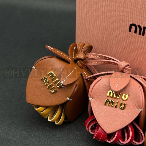 미우미우 가죽 키링
