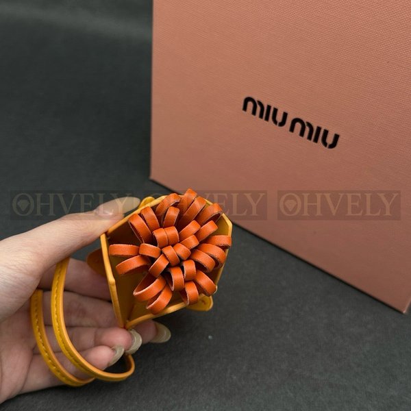 미우미우 가죽 키링