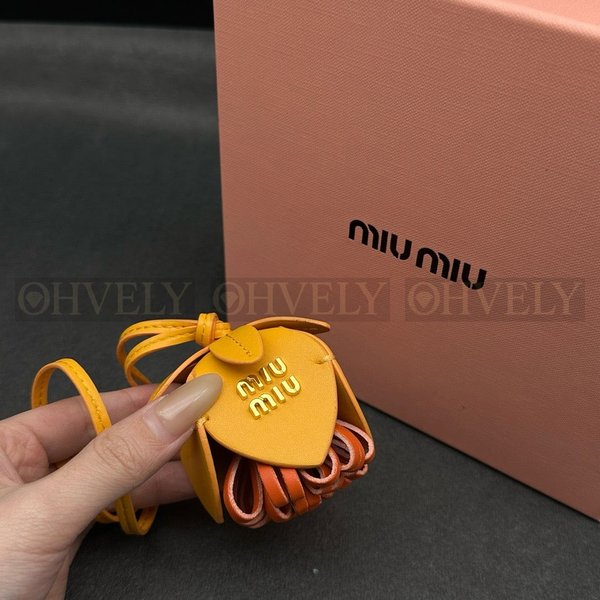 미우미우 가죽 키링