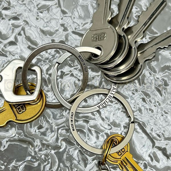 발렌시아가 올드스쿨 키링