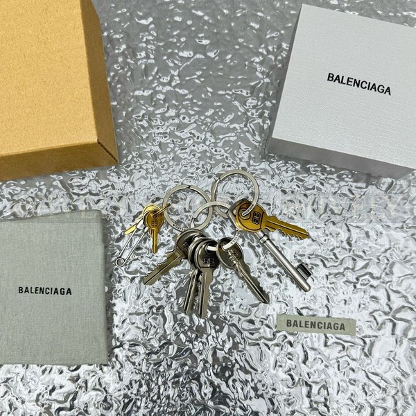 발렌시아가 올드스쿨 키링