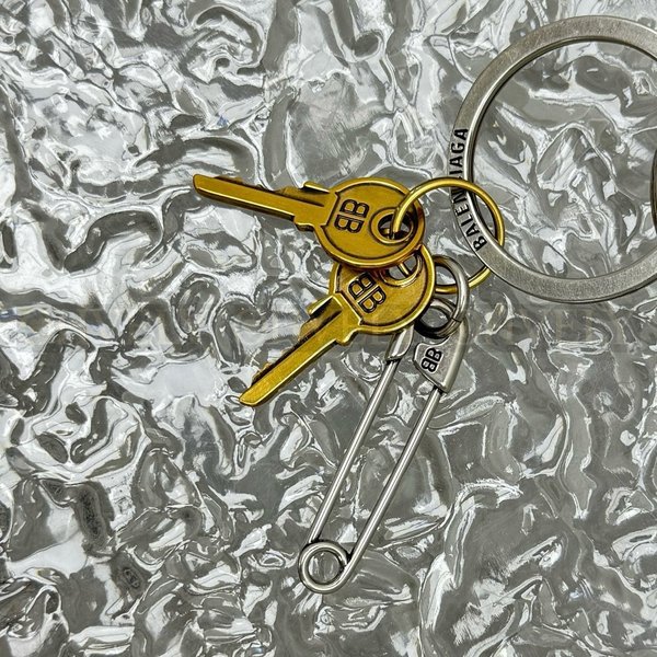 발렌시아가 올드스쿨 키링