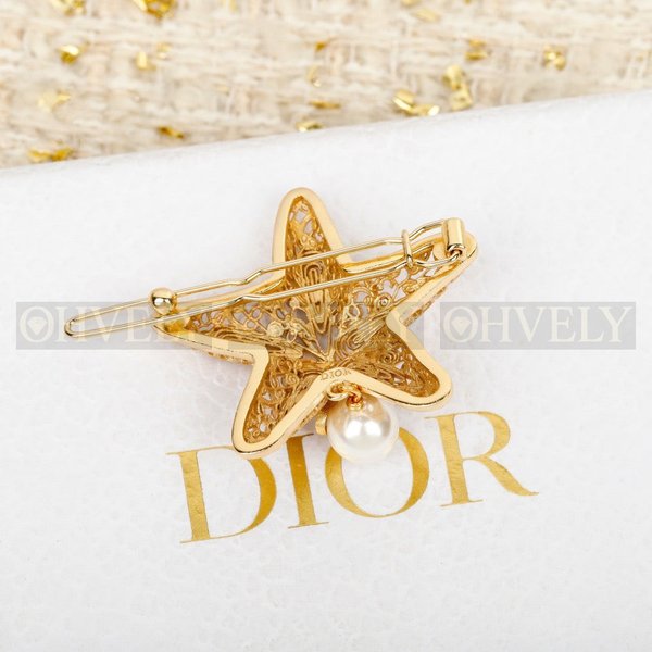 디올 브로치