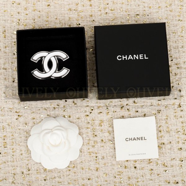 샤넬 브로치