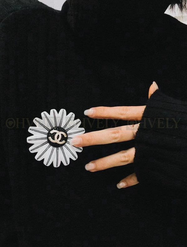 샤넬 브로치