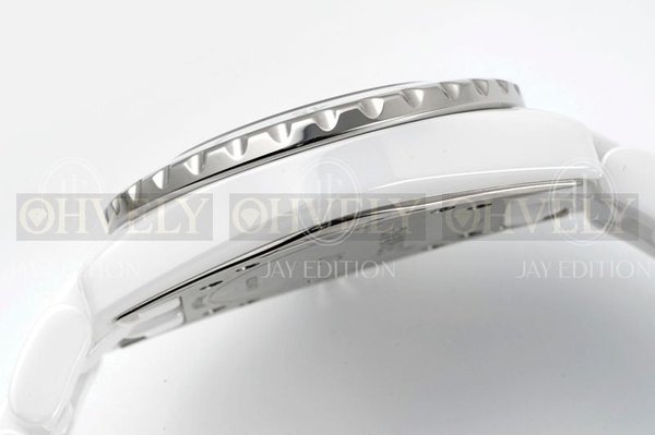 샤넬 J12 워치 33mm 화이트 다이아 인디케이터 쿼츠