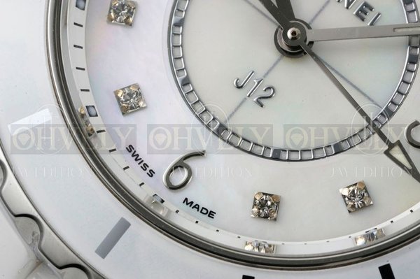 샤넬 J12 워치 33mm 화이트 다이아 인디케이터 쿼츠