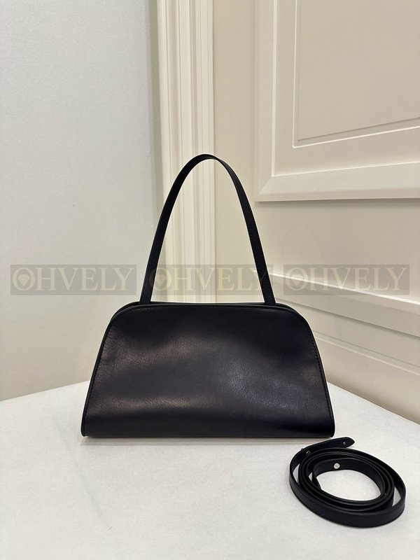 더로우 블랙 페기 클러치