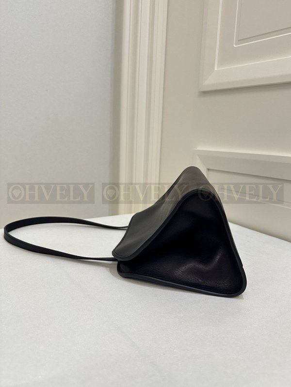 더로우 블랙 페기 클러치