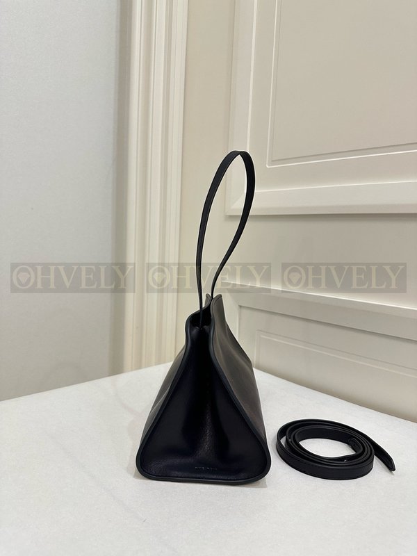 더로우 블랙 페기 클러치