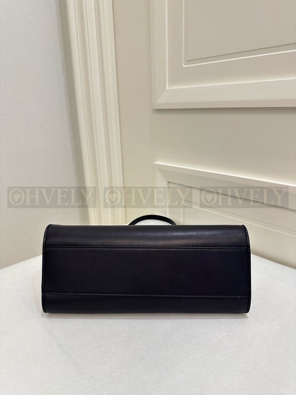 더로우 블랙 페기 클러치