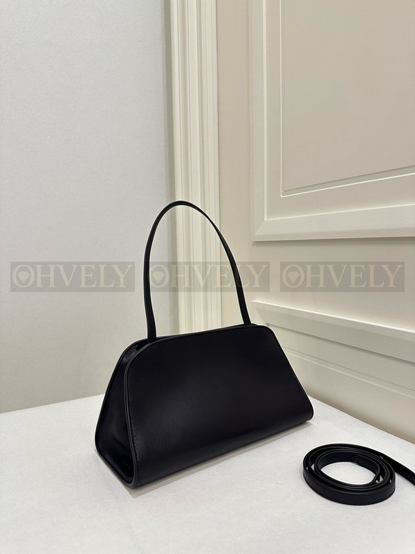 더로우 블랙 페기 클러치