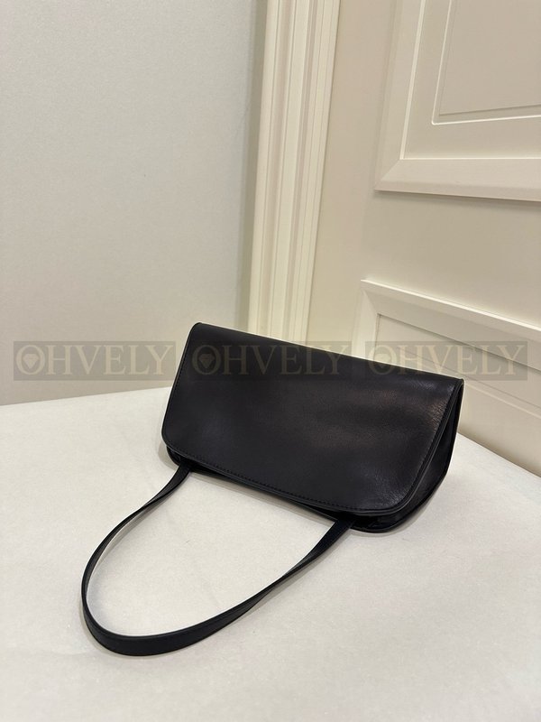 더로우 블랙 페기 클러치