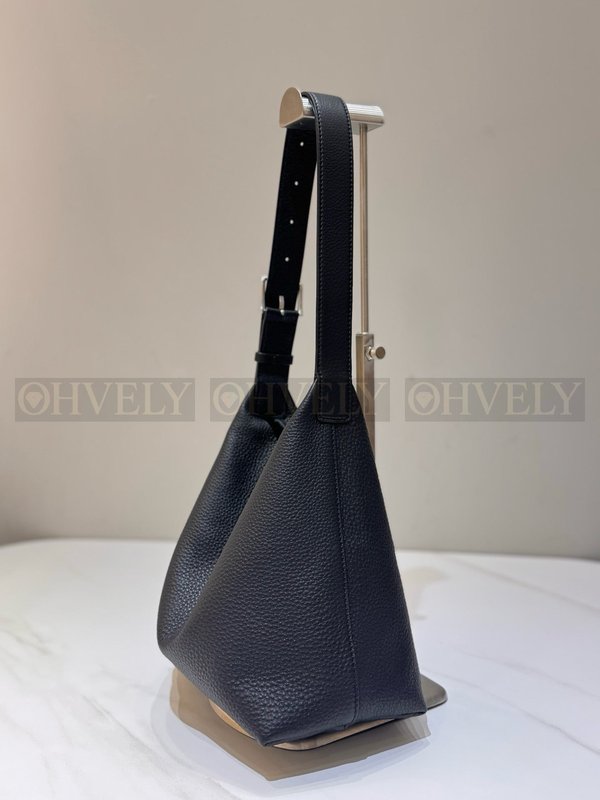 더로우 아이사 백