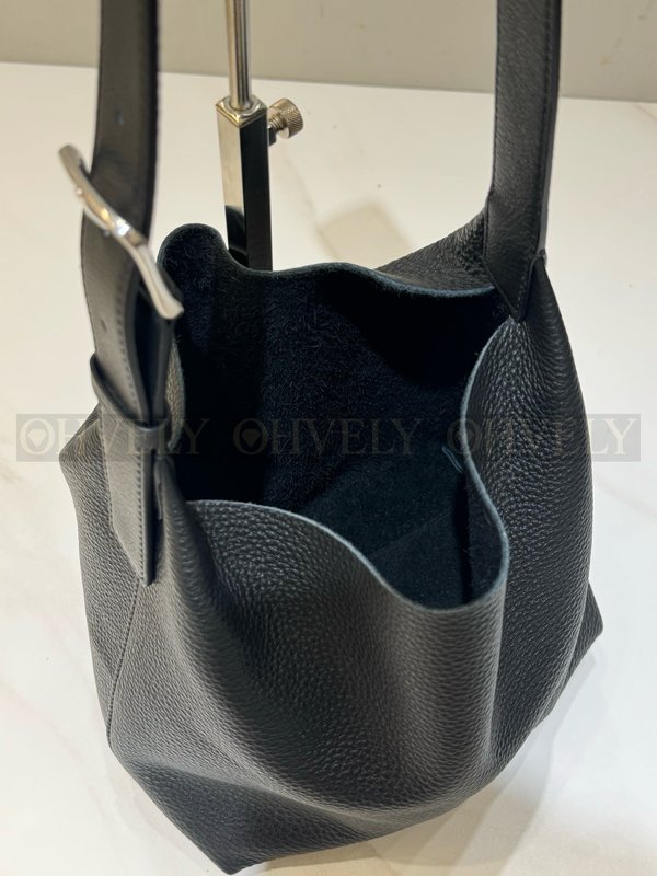 더로우 아이사 백