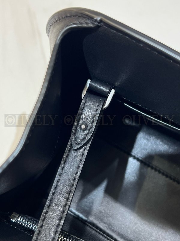 더로우 페기 레더백