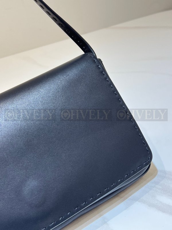 더로우 클레아 백