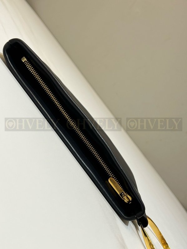 더로우 지오 레더 브레이슬릿 클러치