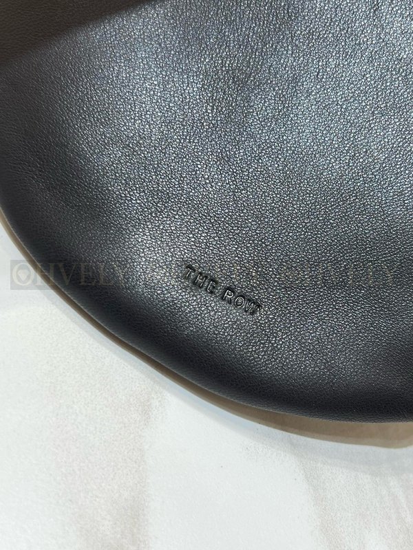 더로우 지오 레더 브레이슬릿 클러치