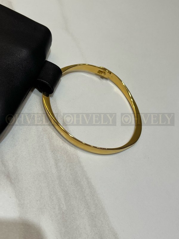 더로우 지오 레더 브레이슬릿 클러치