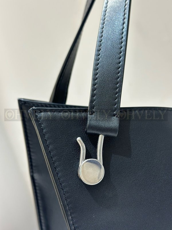 더로우 알렉시아 레더 토트백