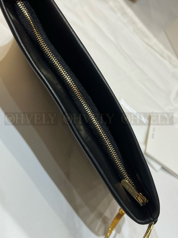 더로우 스퀘어 브레이슬릿 레더 클러치