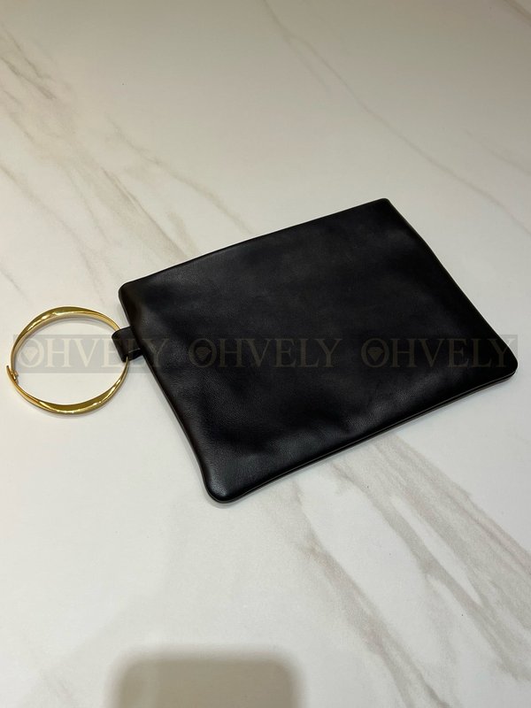 더로우 스퀘어 브레이슬릿 레더 클러치