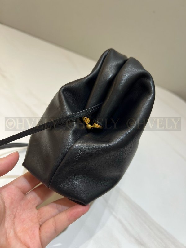 더로우 미라 클러치백