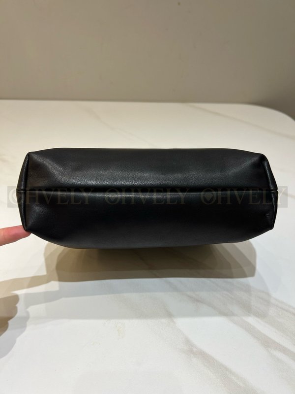 더로우 미라 클러치백